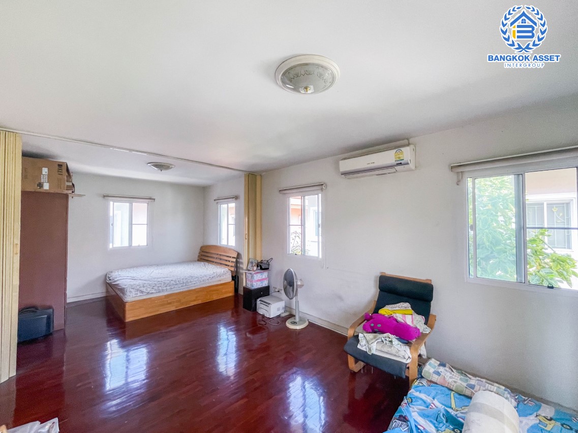 บ้านเดี่ยวมือสอง นนทบุรี ม.ภัสสร14 บางใหญ่ เนื้อที่กว้างขวางมากถึง 52.90 ตร.ว. ฟังก์ชัน 3 ห้องนอน 2 ห้องน้ำ 1 ที่จอดรถ บ้านสภาพสวย พร้อมเข้าอยู่ โครงการอยู่ติดถนนใหญ่ เข้า-ออกสะดวก ใกล้เซ็นทรัลเวสต์เกต เดินทางเพียง 10 นาทีถึงจุดขึ้นทางด่วน "ศรีรัช" จองเลย!...